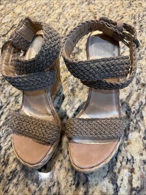 Stuart Weitzman khaki crochet & Braided Espadrille Wedge Sandals Sz 6 1/2